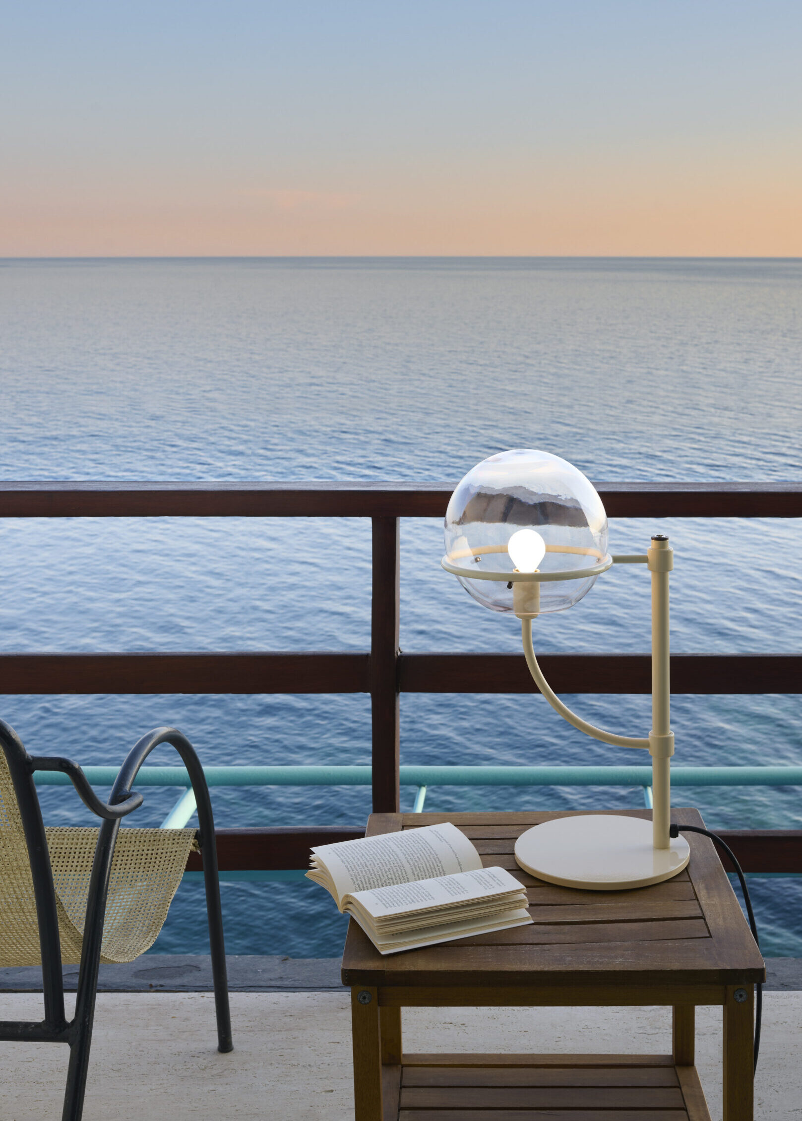 Lyndon 283 – table lamp – Vico Magistretti – 02