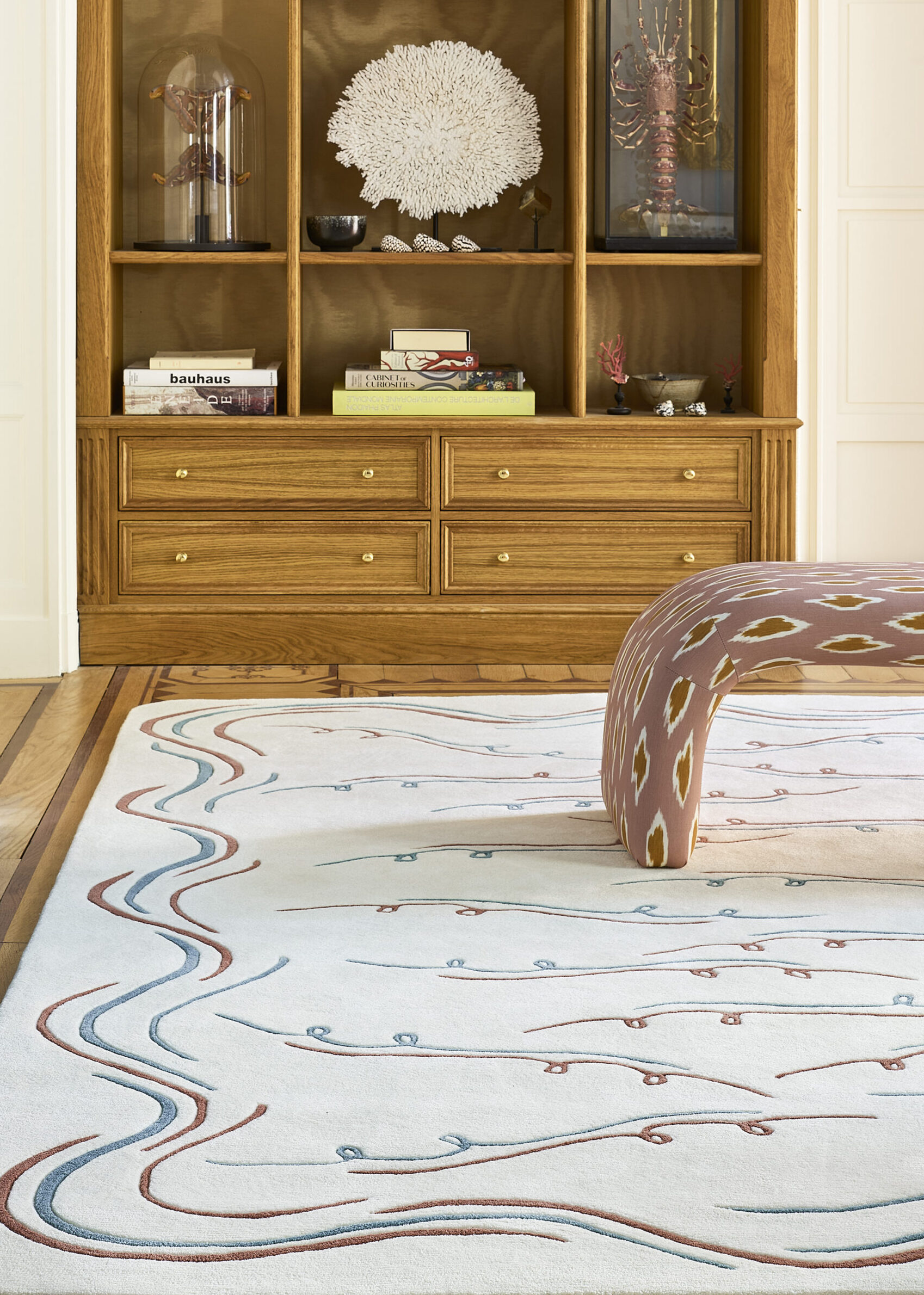 tapis_nazare_blanc_bleu_ambiance_1_didierdelmas_300DPI